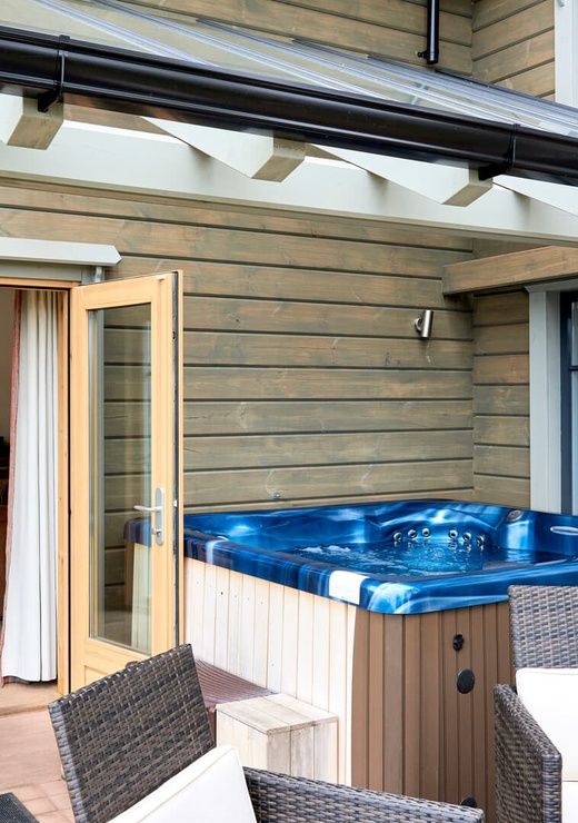 Hunter Lodges Hot Tub Exterior