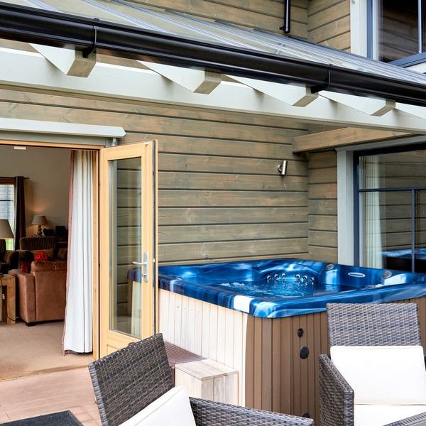Hunter Lodges Hot Tub Exterior