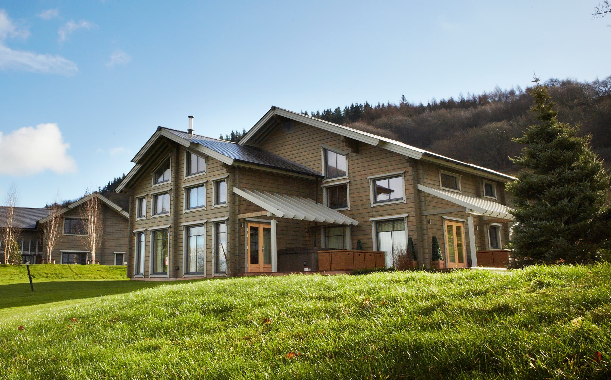 Hunter Lodge Main Exterior