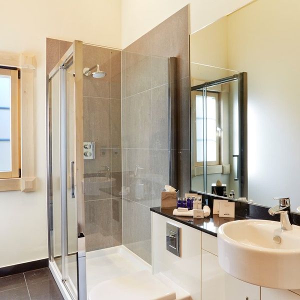 Hunter Lodges Bathroom