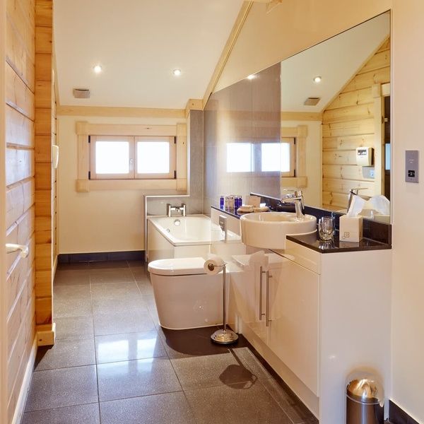 Hunter Lodges Bathroom