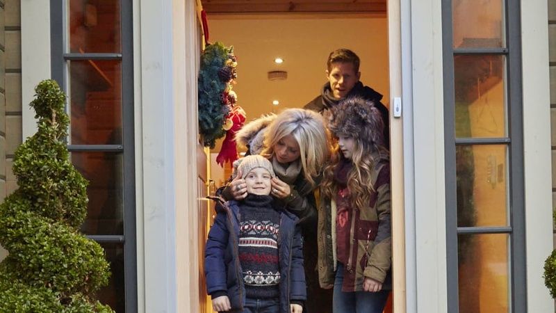 Hunter Lodges Exterior Christmas