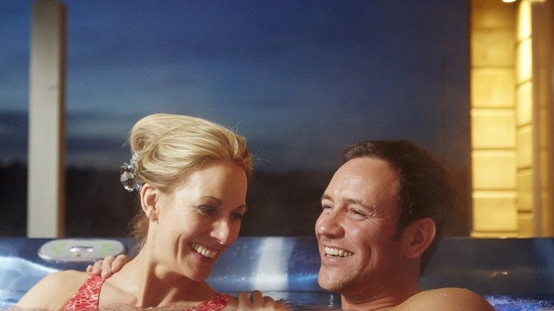 Hunter Lodges Hot Tub Couple