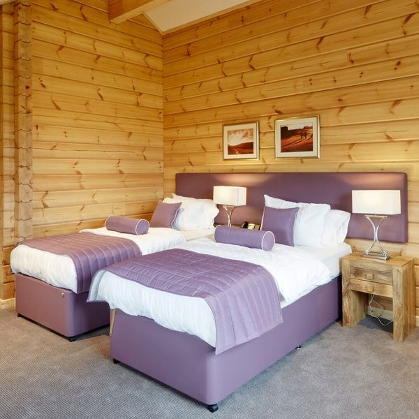 Hunter Lodges - Twin Bedroom