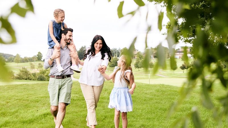 CM_FAMILY_RESORT_WALK
