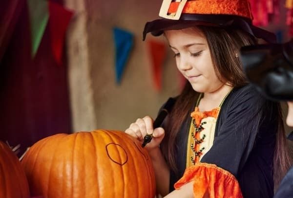 Halloween-Pumpkin-Carving-2-LodTile