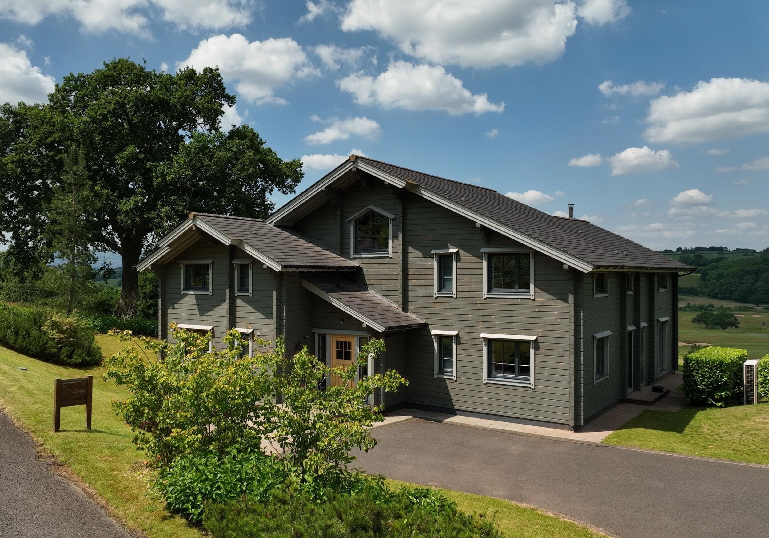 Hunter Lodges Exterior